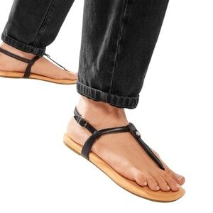 UGG Madeena Black Leather Toe Post Flat Sandals 5